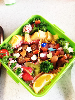 ハムでお花の彩り弁当-レシピのメイン写真