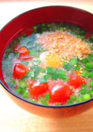 トマトと半熟卵のお味噌汁-レシピのメイン写真