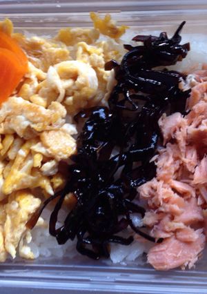 三色弁当(手抜き♪(´ε` ))-レシピのメイン写真
