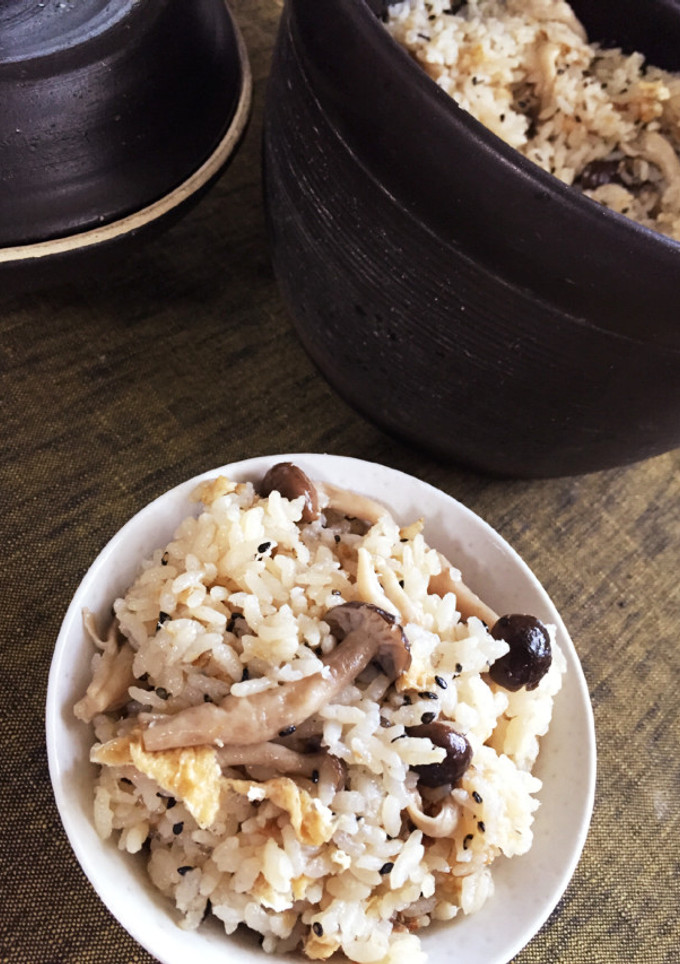 簡単！たっぷりしめじと鰹節の炊き込みご飯-レシピのメイン写真