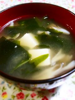 まいたけ豆腐わかめの味噌汁♪-レシピのメイン写真