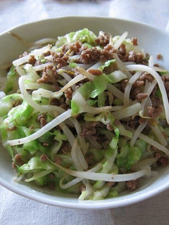 材料は3つでOK そぼろと野菜のどんぶり-レシピのメイン写真