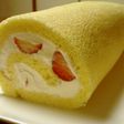 しっかりふわふわ イチゴのロールケーキ