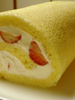 しっかりふわふわ イチゴのロールケーキ-レシピのメイン写真