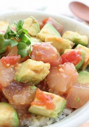 びんちょうまぐろとアボカドの塩トマト丼-レシピのメイン写真