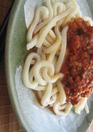 お箸で食べよう♡♥ミ－トソースうどん-レシピのメイン写真