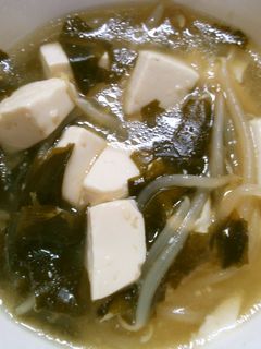 簡単節約!もやしとワカメ豆腐の中華スープ-レシピのメイン写真