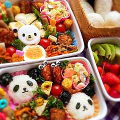 รูปของ 双子のパンダおにぎり弁当