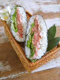 山葵コンビーフとバターのおにぎらず-レシピのメイン写真