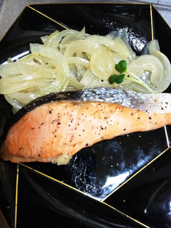 ほったらかし!新玉ねぎと鮭の蒸し焼き☆-レシピのメイン写真