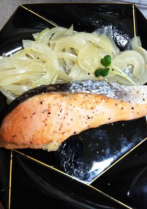 ほったらかし！新玉ねぎと鮭の蒸し焼き☆-レシピのメイン写真