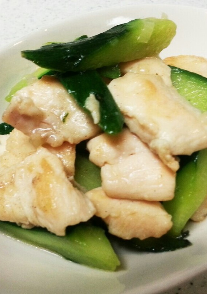 鶏むね肉ときゅうりのねぎ塩炒め-レシピのメイン写真