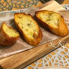 รูปของ 簡単にお店の味♪ガーリックトースト