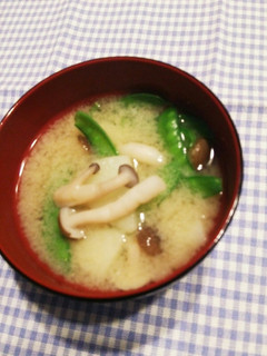 絹さや・新じゃが・しめじのお味噌汁♪-レシピのメイン写真