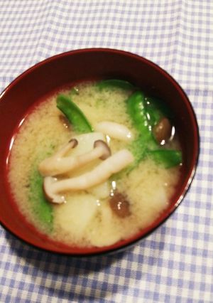 絹さや・新じゃが・しめじのお味噌汁♪-レシピのメイン写真