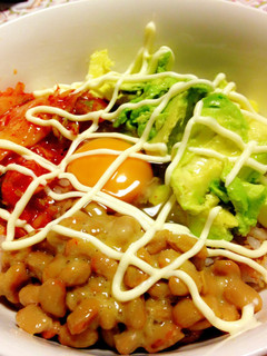 簡単すぎる!納豆キムチアボカ丼♫♫-レシピのメイン写真