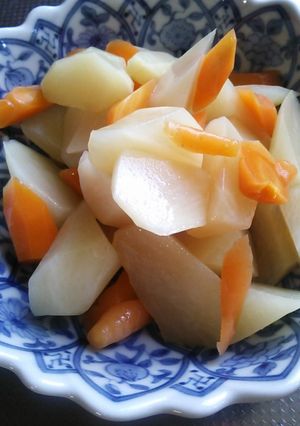 産後満足。すし酢でパリパリ沢庵&人参-レシピのメイン写真