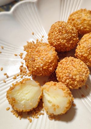 揚げない☆チーズin胡麻団子-レシピのメイン写真