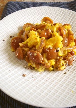 なめこと卵のシンプルバター炒め黒胡椒風味-レシピのメイン写真