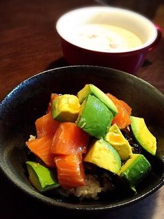 ヘルシー玄米で頂くアボカド&サーモン丼-レシピのメイン写真