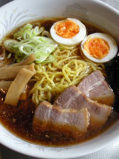 簡単!手作りスープと焼豚の醤油ラーメン-レシピのメイン写真