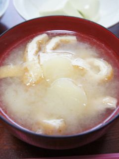 じゃがいもと油揚げの味噌汁-レシピのメイン写真