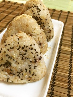 雑穀入りツナご飯のおにぎり-レシピのメイン写真