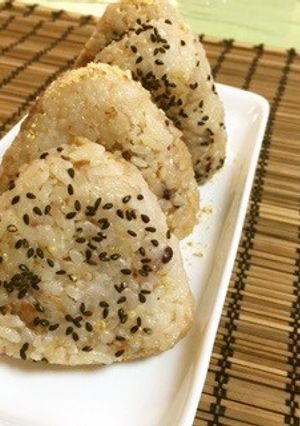 雑穀入りツナご飯のおにぎり-レシピのメイン写真