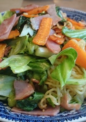インスタントラーメンで作る豚骨焼きそば-レシピのメイン写真