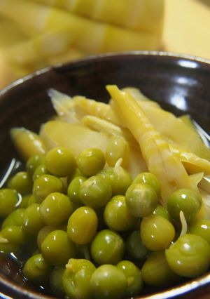 根曲がり竹とえんどうの煮物-レシピのメイン写真