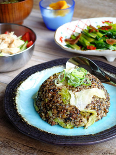 黒酢黒胡麻黒胡椒☆黒いレタス炒飯!-レシピのメイン写真
