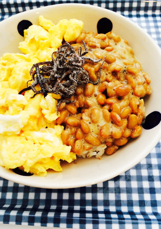 決めてはご飯♡ふわとろ玉子と納豆の二色丼-レシピのメイン写真