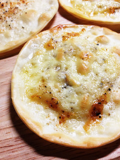 簡単おつまみ♡餃子の皮ピザ-レシピのメイン写真
