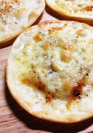 簡単おつまみ♡餃子の皮ピザ-レシピのメイン写真