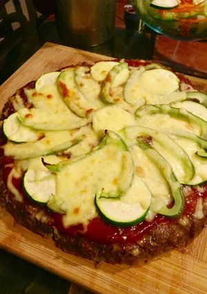 肉食獣に捧げるミーツァ:ベースが肉のピザ-レシピのメイン写真