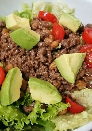 牛肉そぼろとアボカドのサラダ丼-レシピのメイン写真