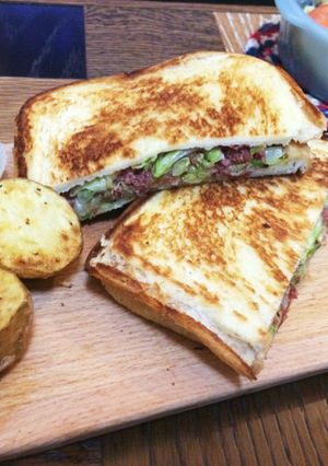 朝食やランチに♡コンビーフのホットサンド-レシピのメイン写真