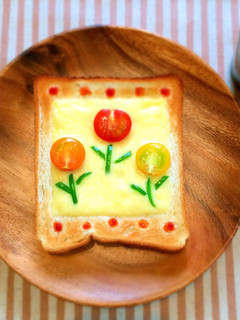 朝から簡単カワイイ*** お花トースト-レシピのメイン写真