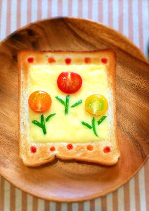 朝から簡単カワイイ＊＊＊ お花トースト-レシピのメイン写真