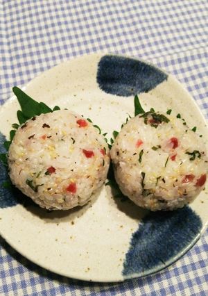 キヌアご飯！大葉☆梅おにぎり♪-レシピのメイン写真