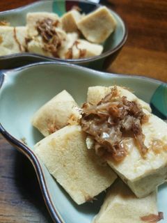 材料2つde簡単♪高野豆腐と鰹節の煮物-レシピのメイン写真