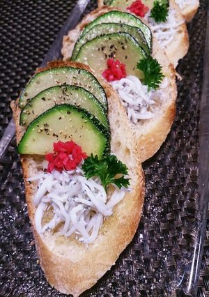 ズッキーニとしらすのブルスケッタ-レシピのメイン写真