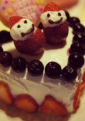 いちご小人が可愛い☆一歳バースデーケーキ-レシピのメイン写真