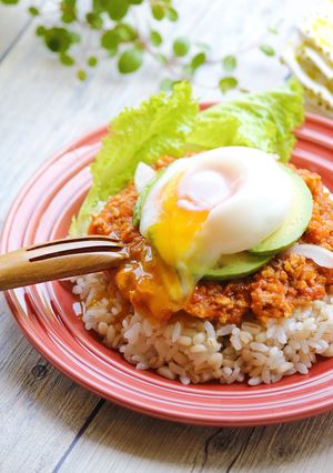 ミートソースで簡単カフェ風なオサレ丼♡-レシピのメイン写真