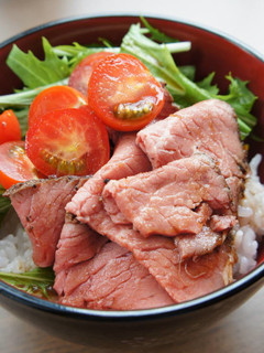 簡単、ローストビーフ丼-レシピのメイン写真