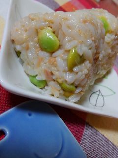 ツナマヨと枝豆のおにぎり-レシピのメイン写真