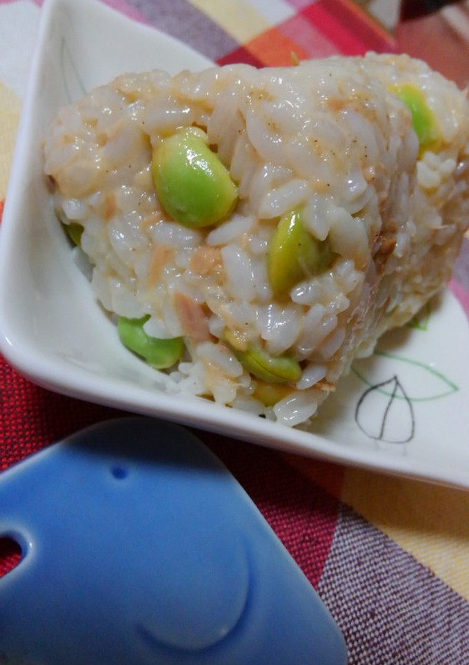 ツナマヨと枝豆のおにぎり-レシピのメイン写真