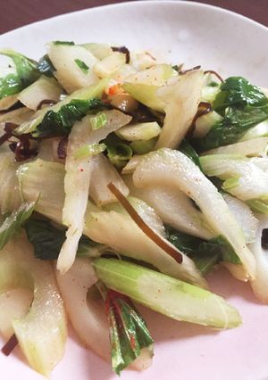 簡単！セロリの塩昆布炒め-レシピのメイン写真