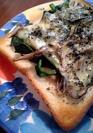ほうれん草ｔｏ舞茸のチーズトースト-レシピのメイン写真
