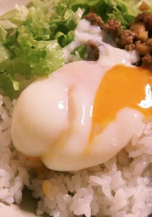 たけのこと挽き肉の温泉卵丼-レシピのメイン写真